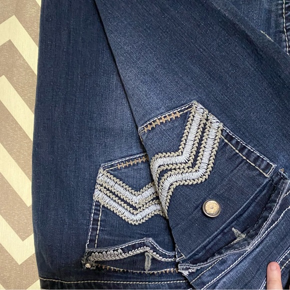Women’s bootcut jeans with pattern pockets. Fits like a 20/22. - Picture 3 of 3
